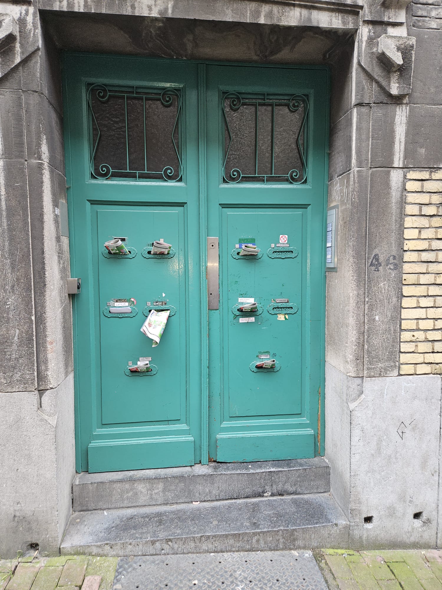 Remplacements de portes en bois à l’identique — Avant