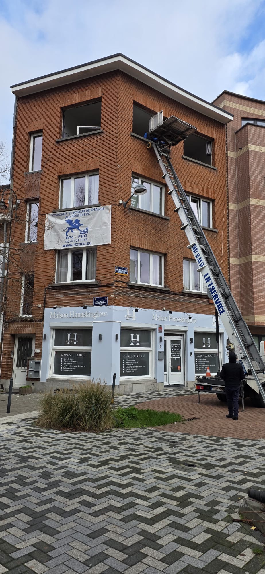 Immeuble de 3 appartements — Pose